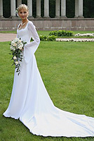 Свадебное платье с длинным шлейфом.